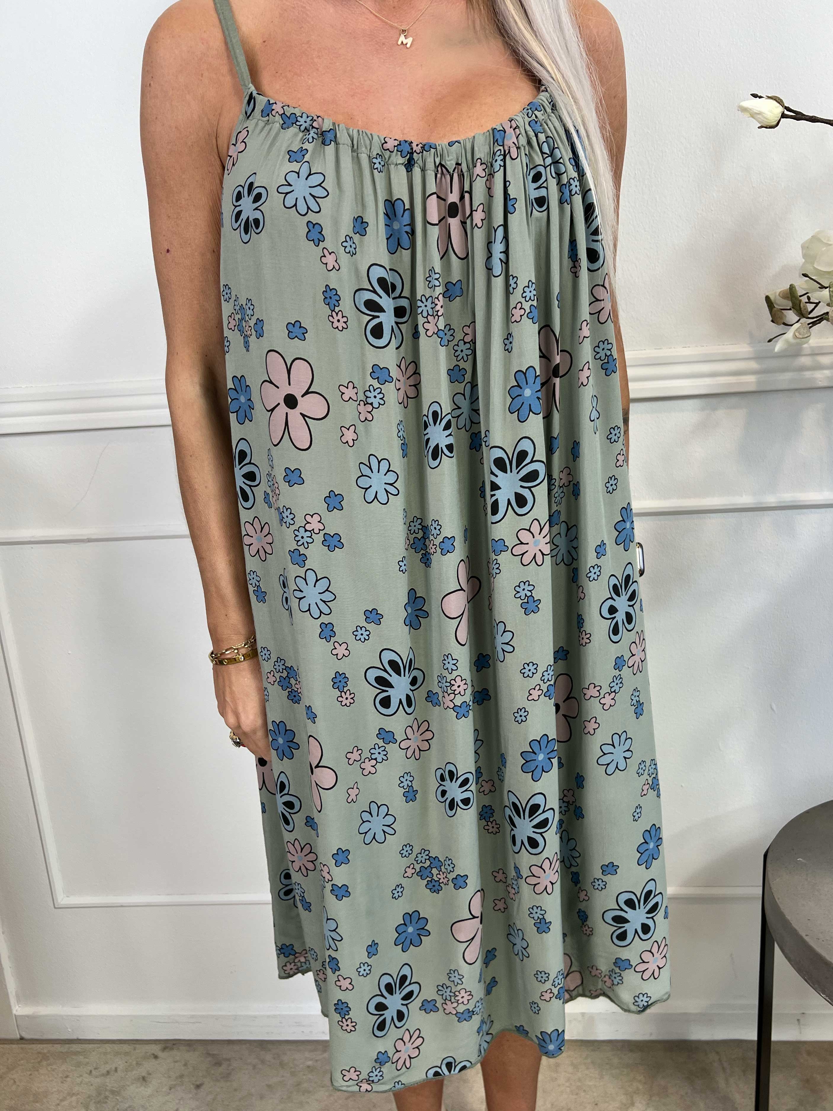 Sunshines Flower - Let kjole i viskose med blomsterprint